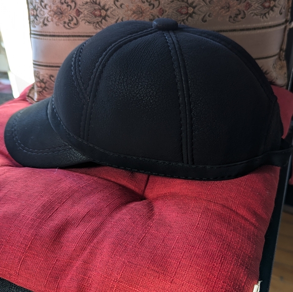 Unisex cap/hat for winters - Picture 2 of 5